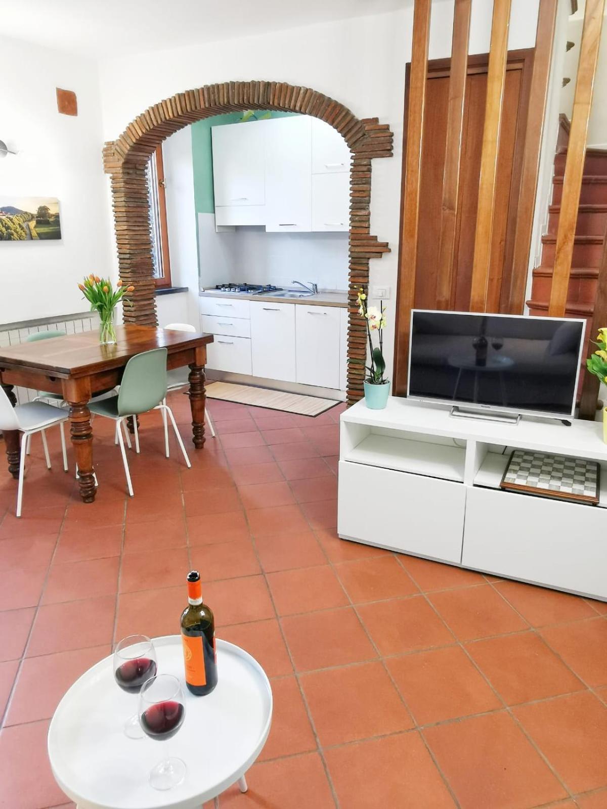 Casa Arya - Independent House - Near The Walls ลุคคา ภายนอก รูปภาพ