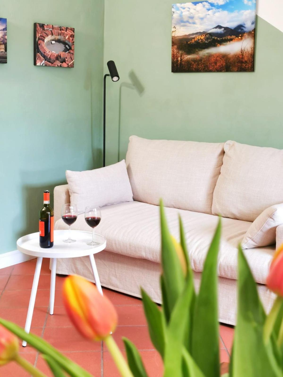 Casa Arya - Independent House - Near The Walls ลุคคา ภายนอก รูปภาพ