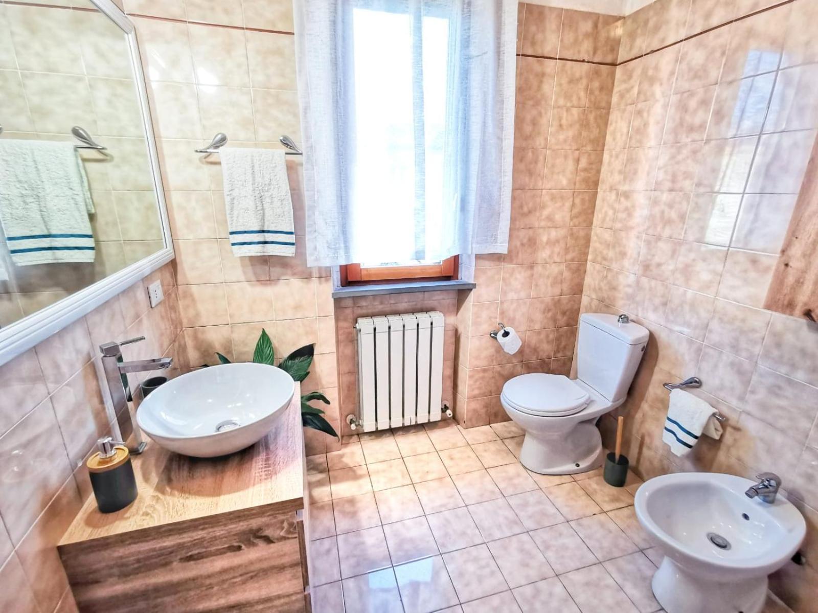 Casa Arya - Independent House - Near The Walls ลุคคา ภายนอก รูปภาพ