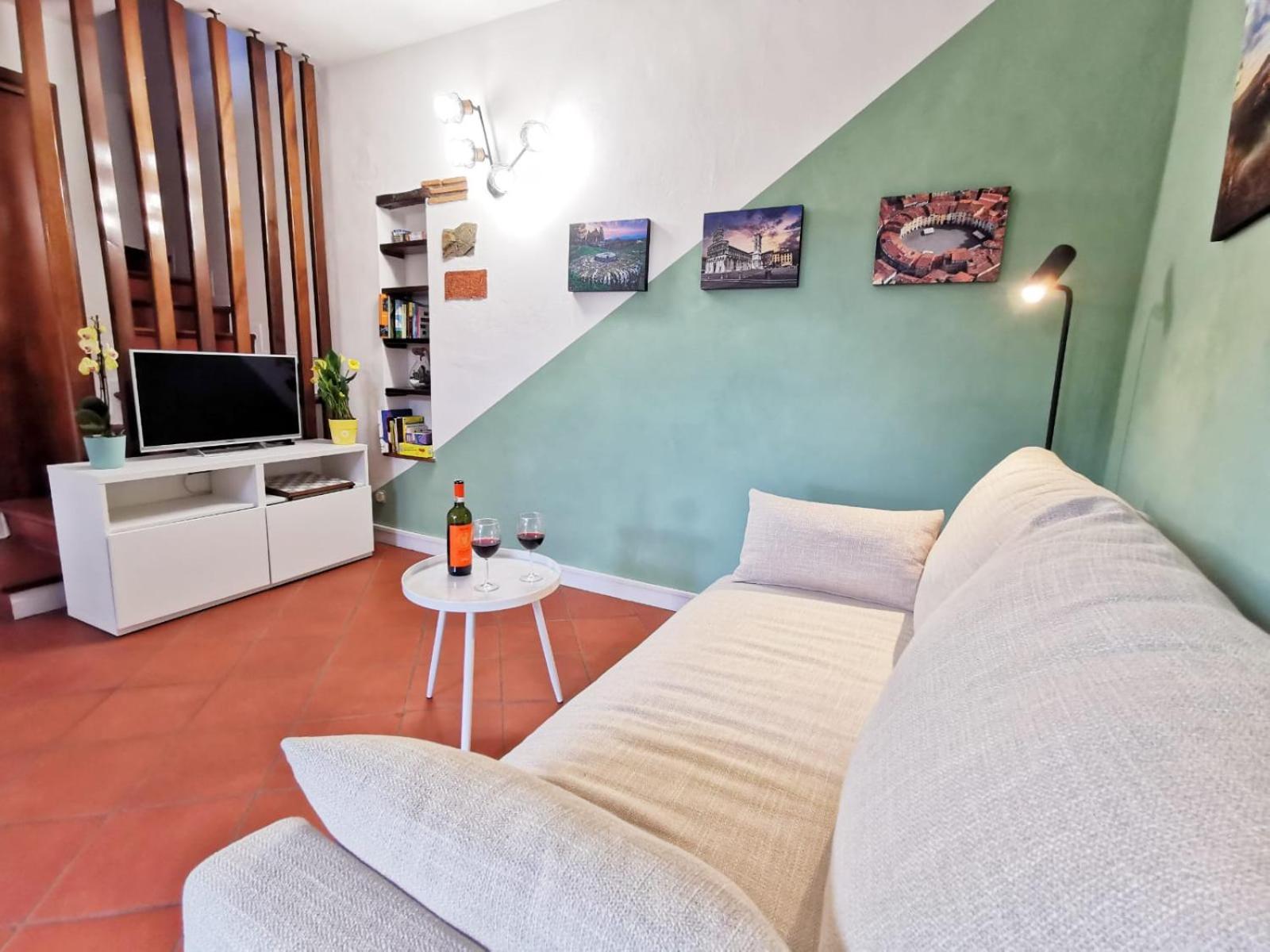 Casa Arya - Independent House - Near The Walls ลุคคา ภายนอก รูปภาพ